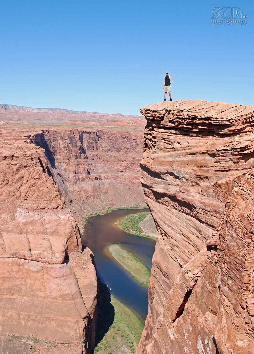 Page - Horseshoe Bend De rotswanden aan Horsehoe Bend zijn tot 300m hoog. Stefan Cruysberghs